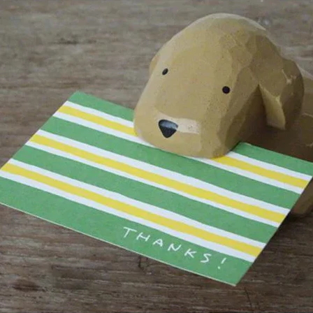Figurine en bois – Caniche toy marron – Porte-cartes - Image 2