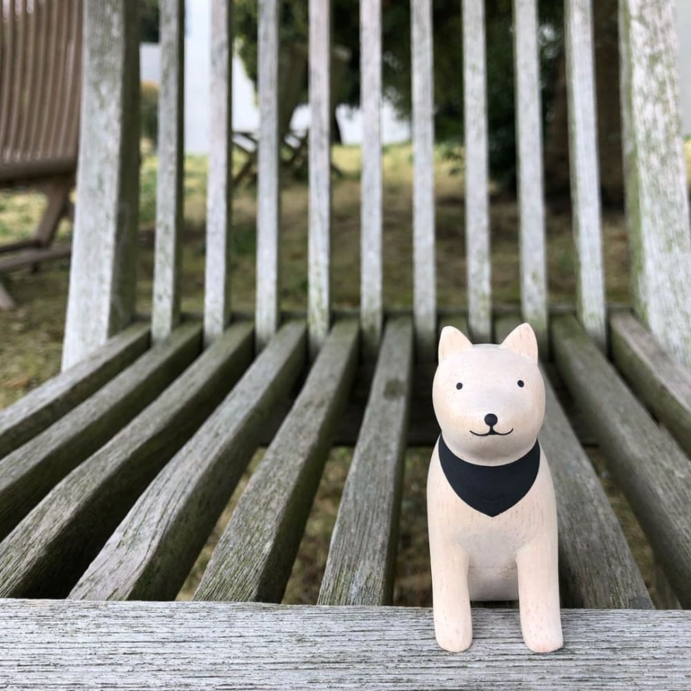 Figurine Chien Akita en Bois - Image 4