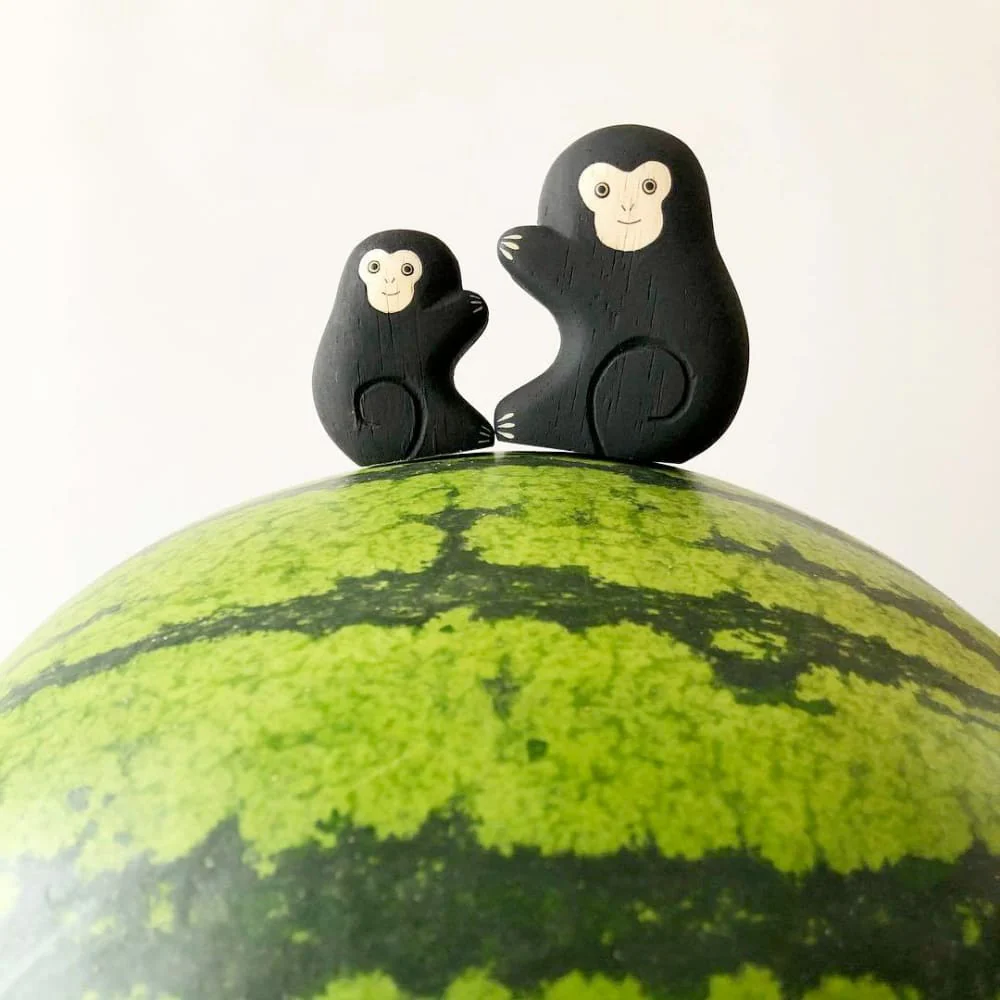 Figurine en bois Oyako - Bébé singe - Image 5