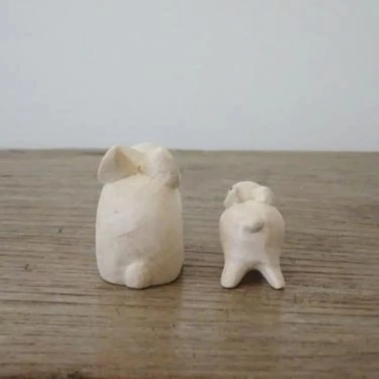 Figurine Lapin Parent en Bois - Image 3