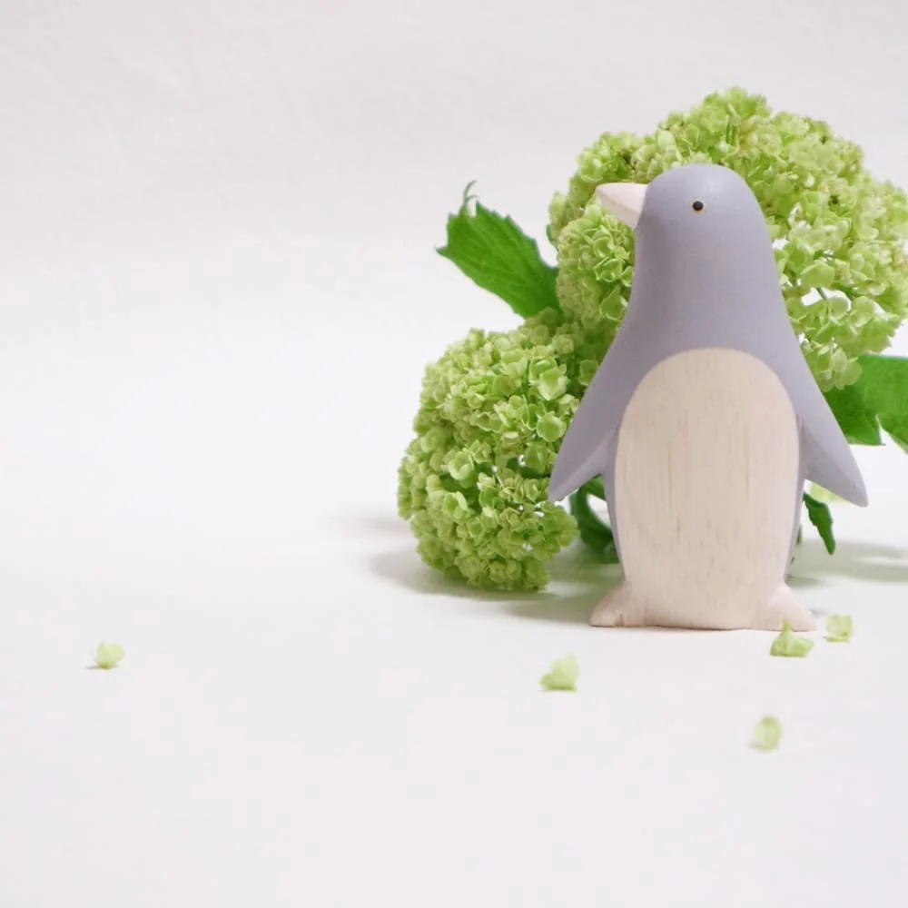 Figurine Pingouin gris en Bois - Image 3